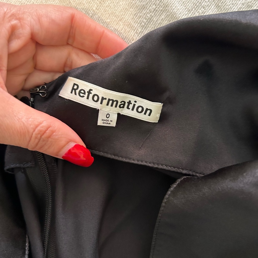 Reformation Brianna Silk Jumpsuit size 0 - Picture 7 of 17